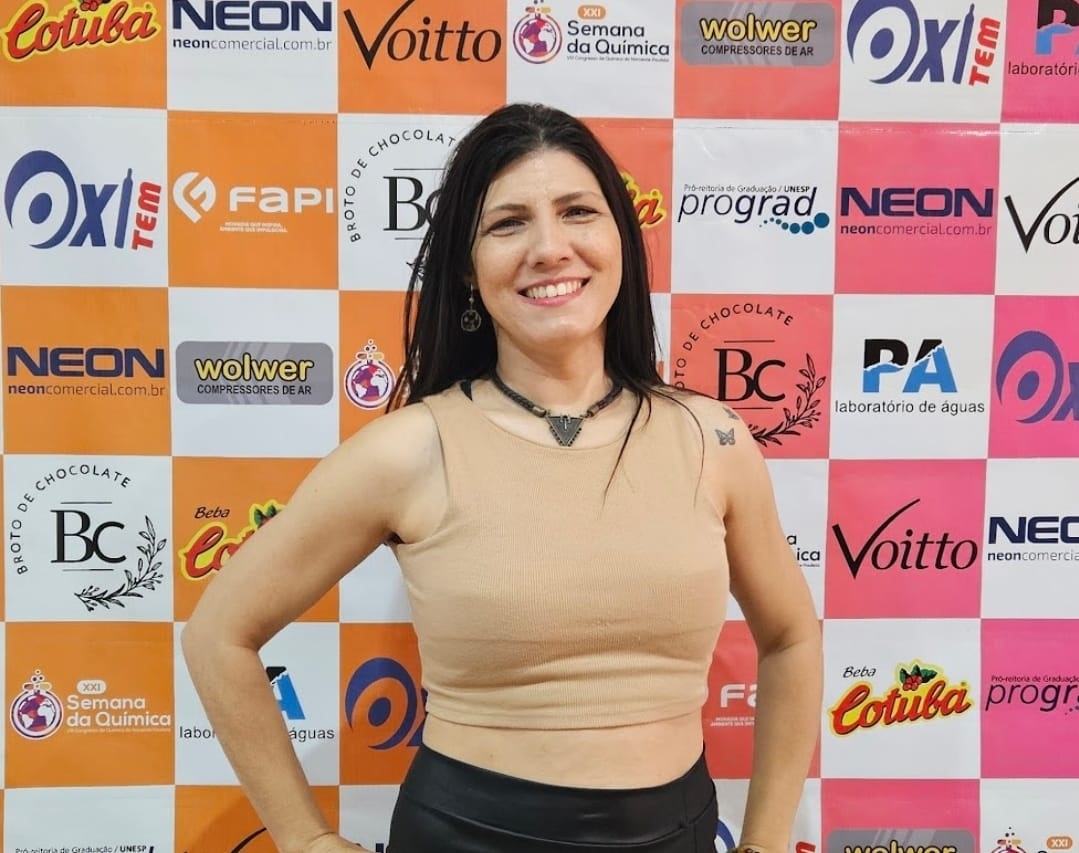 Profa. Dra. Thaís Emilia